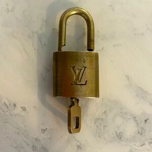 LV key and lock 314 AUTHENTIC
